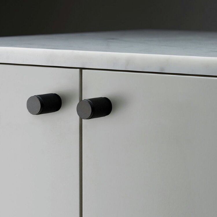 Ручка-кнопка Buster and Punch Knob Cross Black set of 2