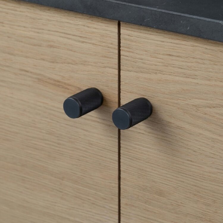 Ручка-кнопка Buster and Punch Knob Cross Black set of 2