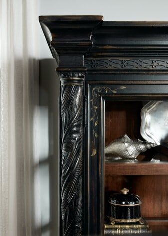 Витрина HOOKER FURNITURE Charleston