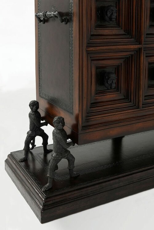 Комод Theodore Alexander THE HUMOROUS CHEST
