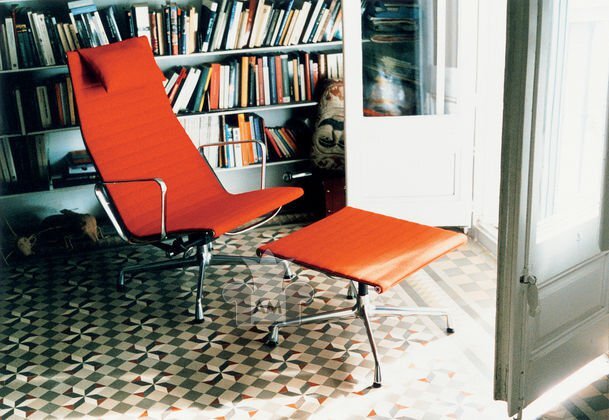 Офисное кресло VITRA Aluminium Chair EA 124