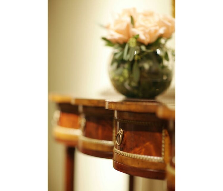 Консоль Jonathan Charles Mahogany Scalloped Console 493031-MAH