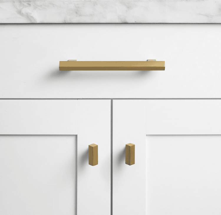 Ручка-кнопка Restoration Hardware Seneca d.3.2cm Lacquered Burnished Brass