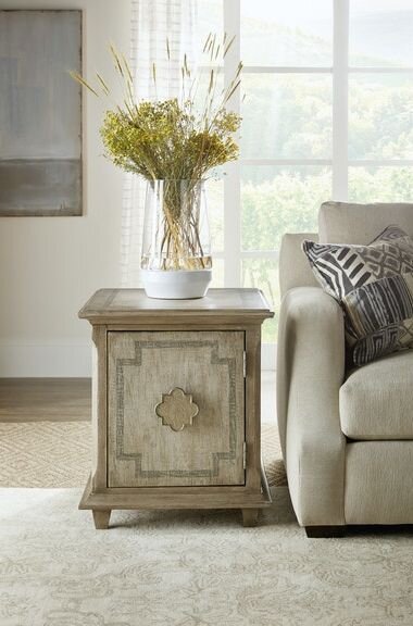 Декоративный стол HOOKER FURNITURE POLTRONA CHAIRSIDE CHEST